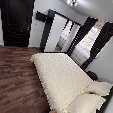 Casa Casy Villa Орадеа Екстериор снимка