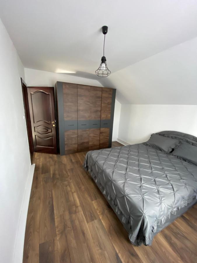 Casa Casy Villa Орадеа Екстериор снимка