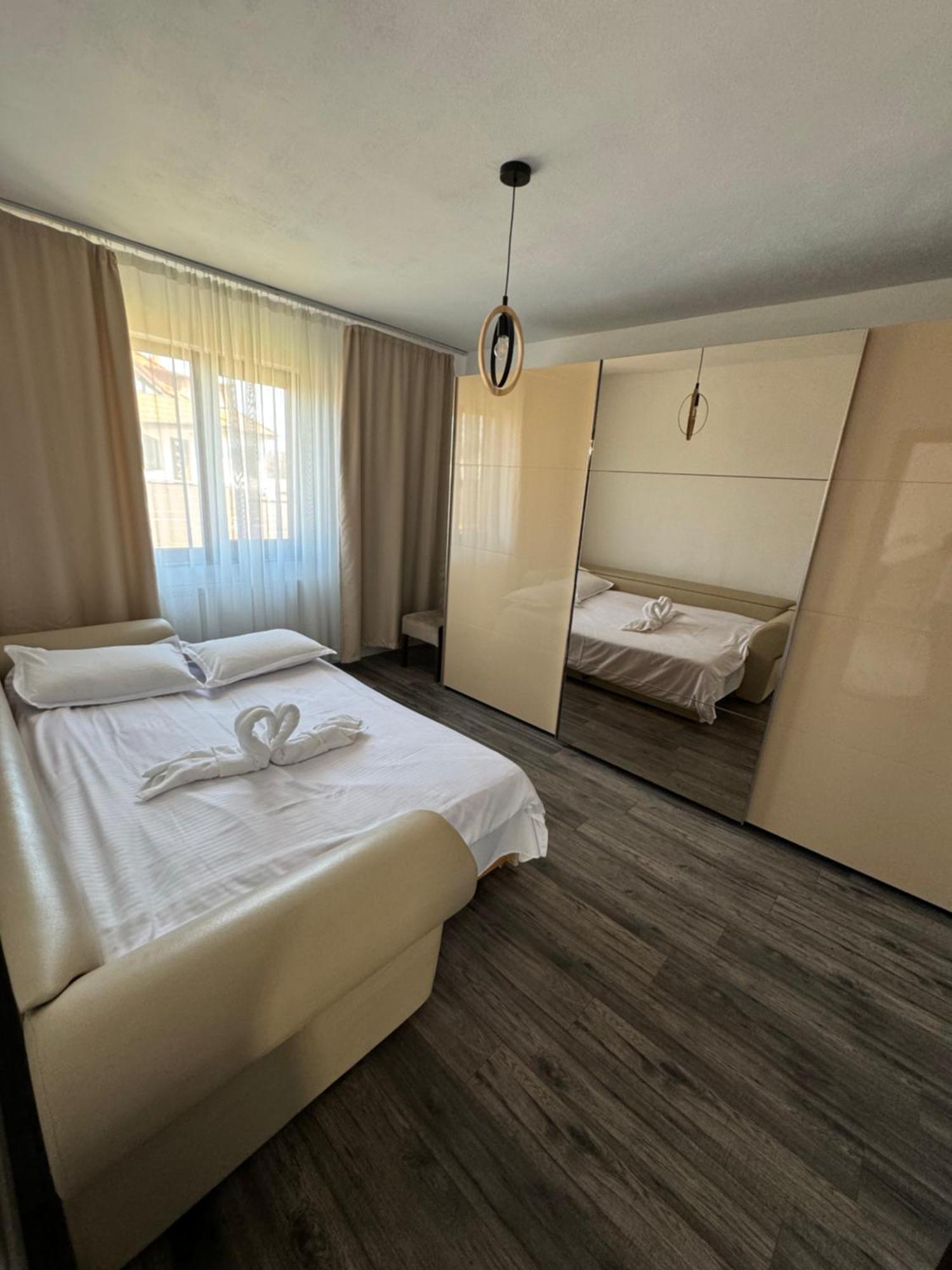 Casa Casy Villa Орадеа Екстериор снимка
