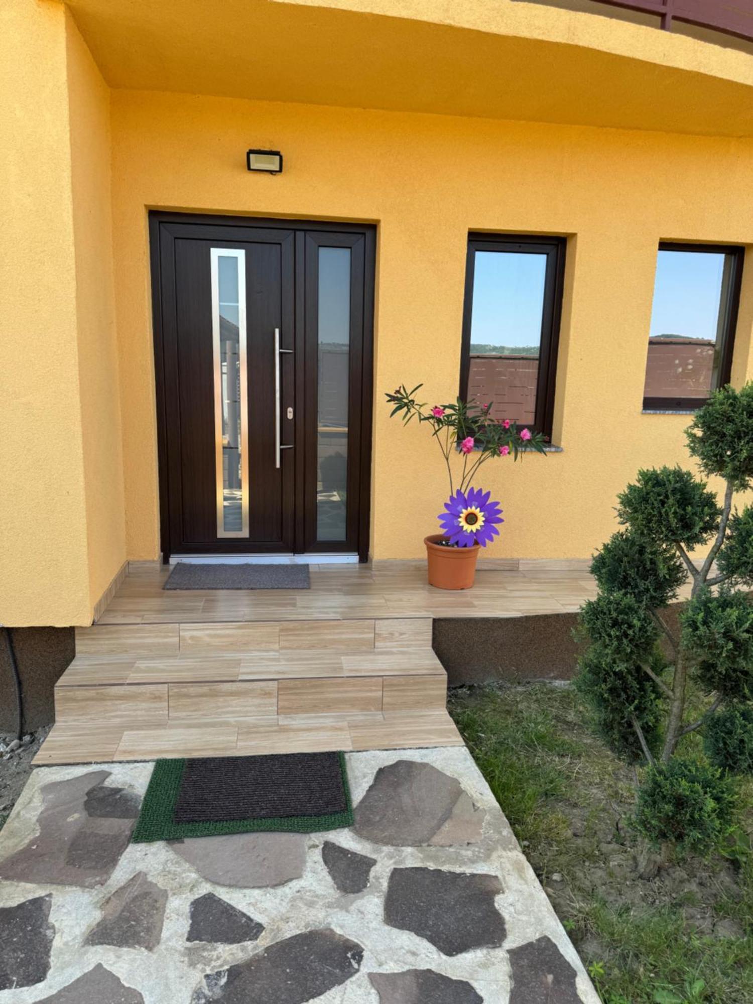 Casa Casy Villa Орадеа Екстериор снимка