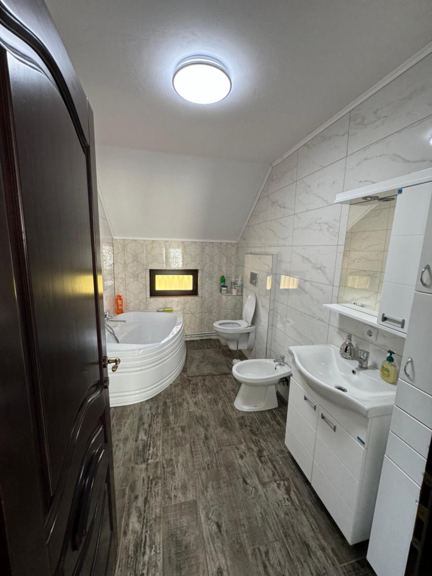 Casa Casy Villa Орадеа Екстериор снимка