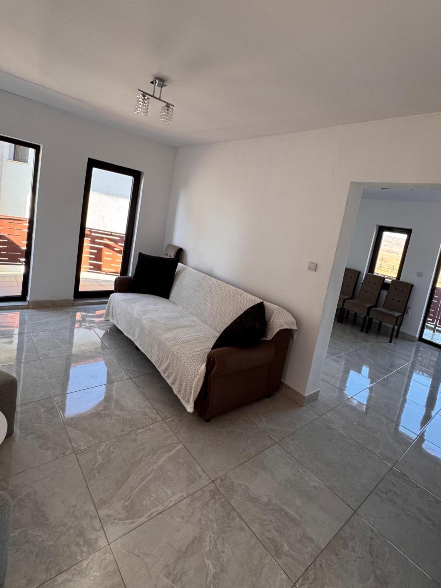 Casa Casy Villa Орадеа Екстериор снимка