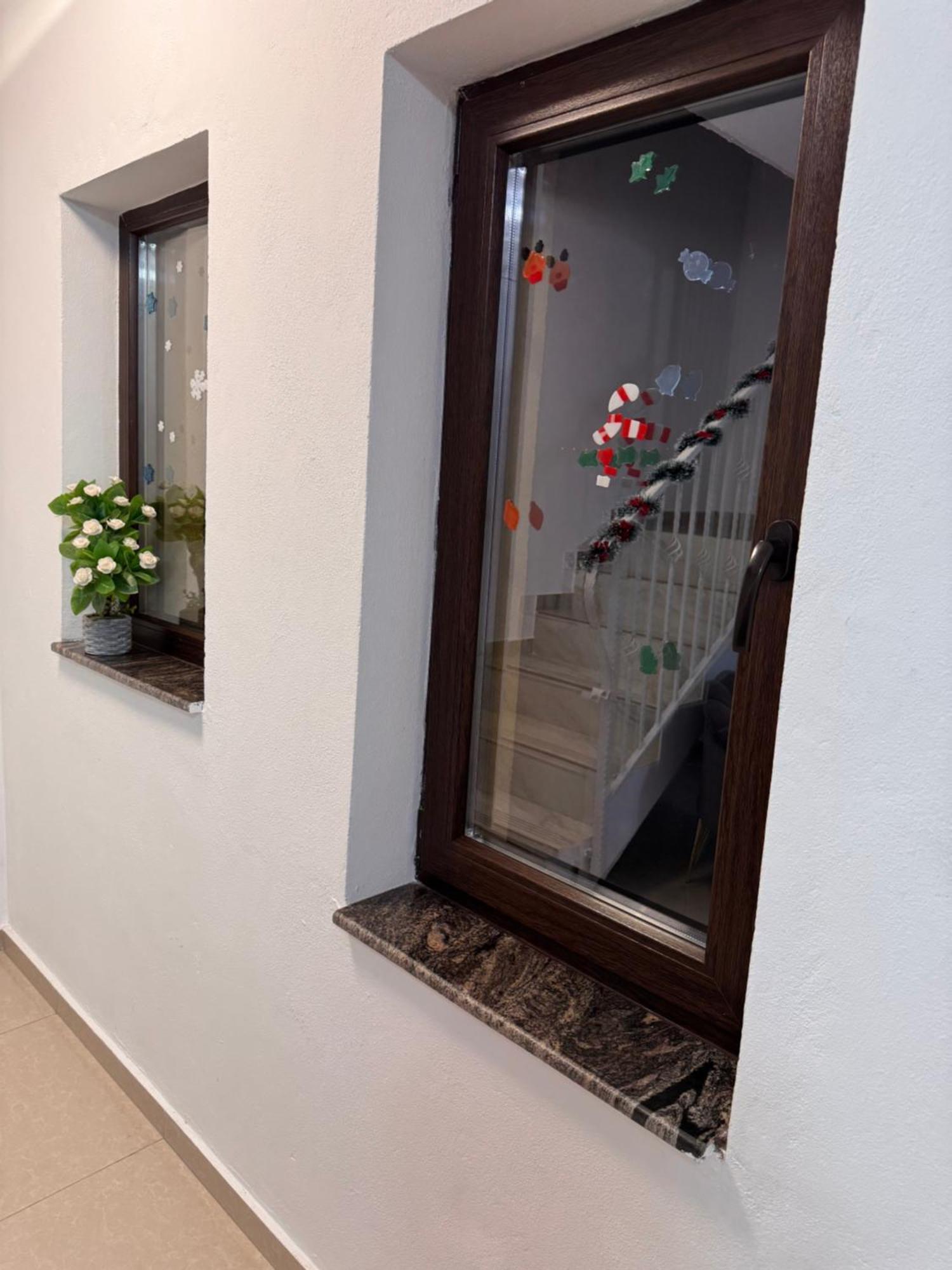 Casa Casy Villa Орадеа Екстериор снимка