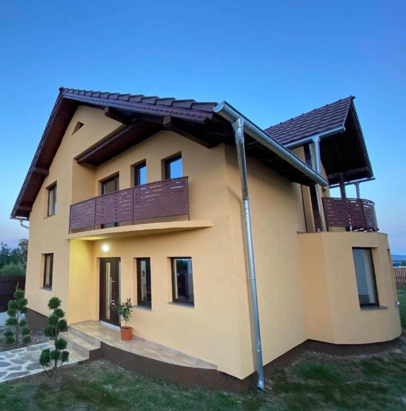 Casa Casy Villa Орадеа Екстериор снимка