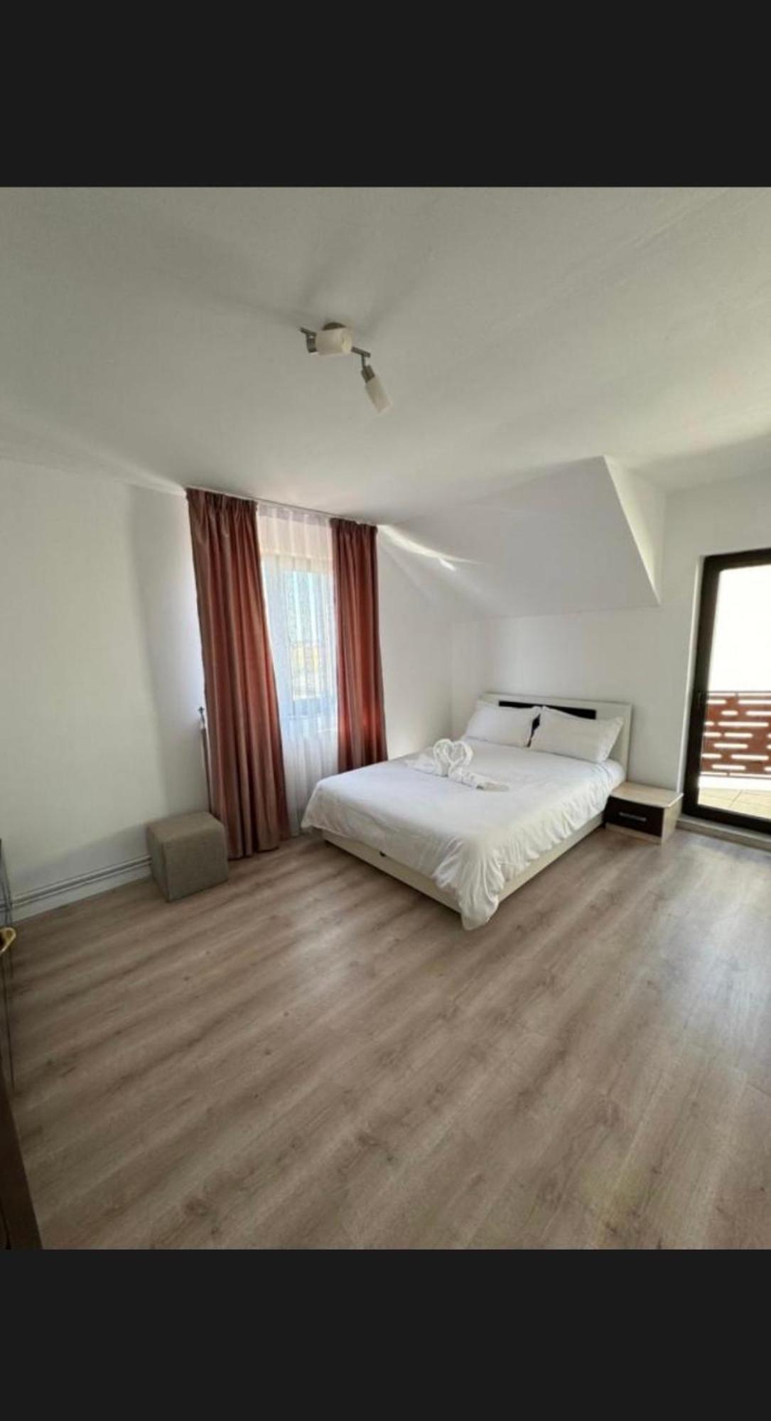 Casa Casy Villa Орадеа Екстериор снимка